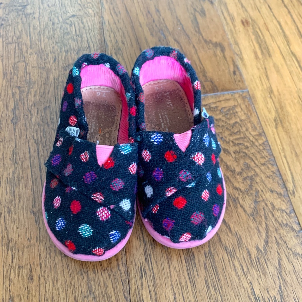 Toms Shoes size 6
